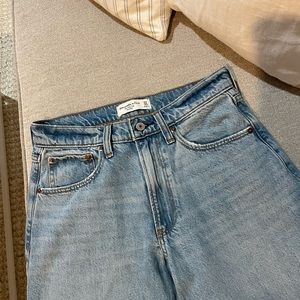 Abercrombie and fitch Women's Mid Rise Ultra Wide Leg Jean